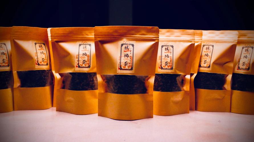 名贵奇楠沉香树的原叶,按传统方式精制而成,是纯天然的绿色健康茶制品